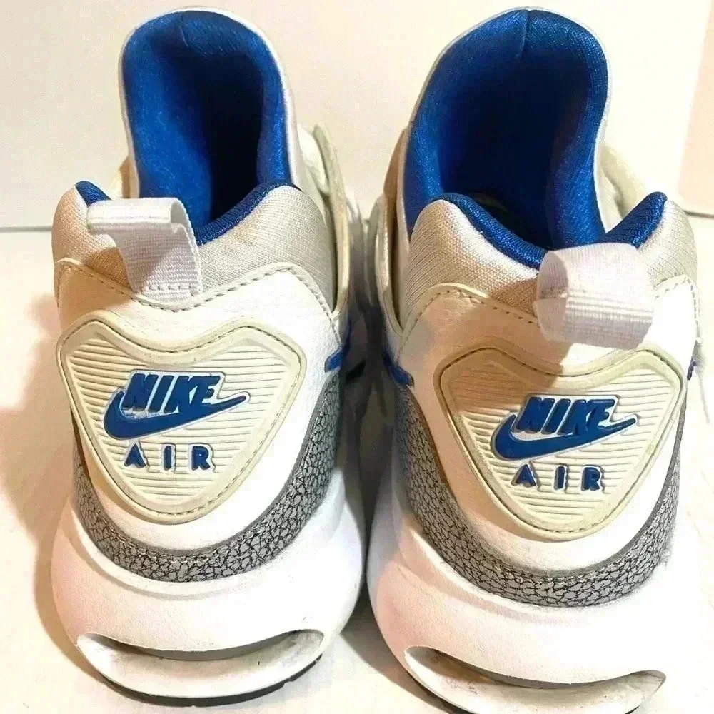 Nike Air max low top athletic sneakers